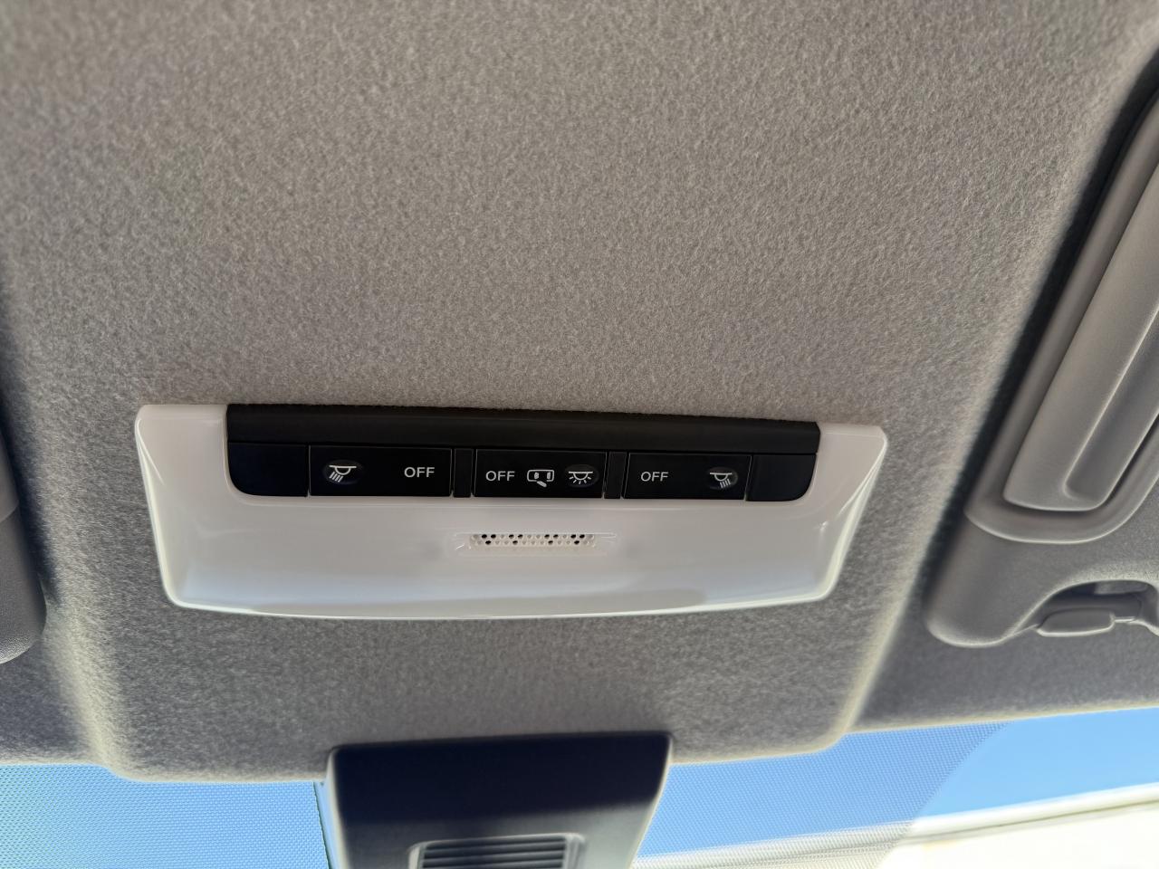 2024 Nissan Kicks SR FWD - Remote Start - Heated Seats Photo