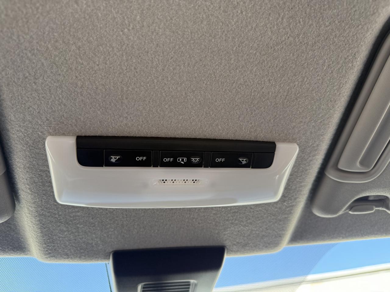 2024 Nissan Kicks SR FWD - Remote Start - Heated Seats Photo