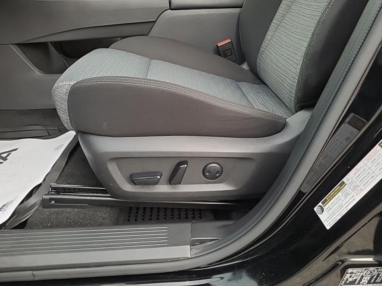 2023 Nissan Rogue SV Moonroof Heated Seats (LOW MILEAGE REDUCED!!) Photo