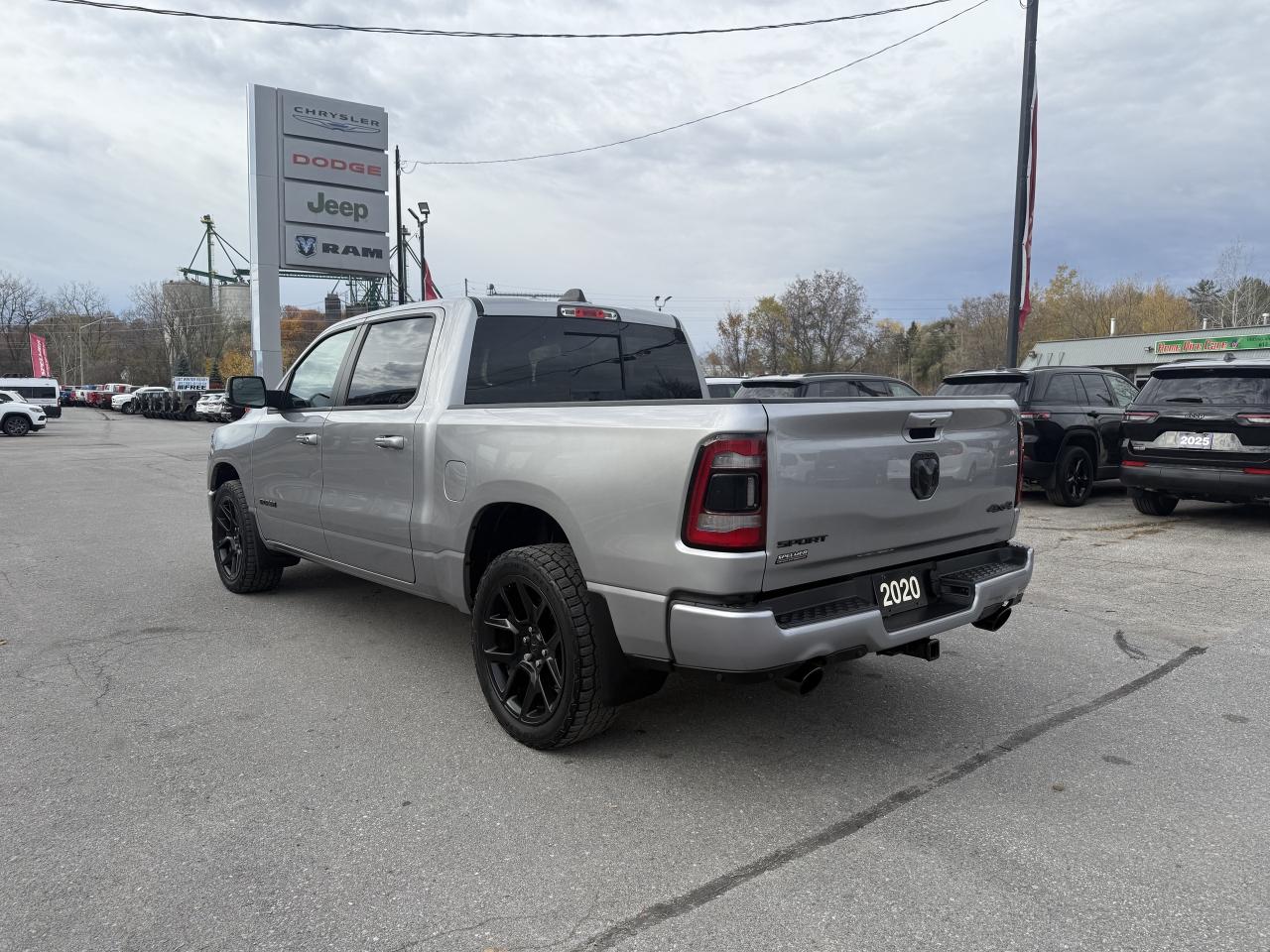 2020 RAM 1500 SPORT CREW 4X4 - HEMI - PANORAMIC SUNROOF Photo