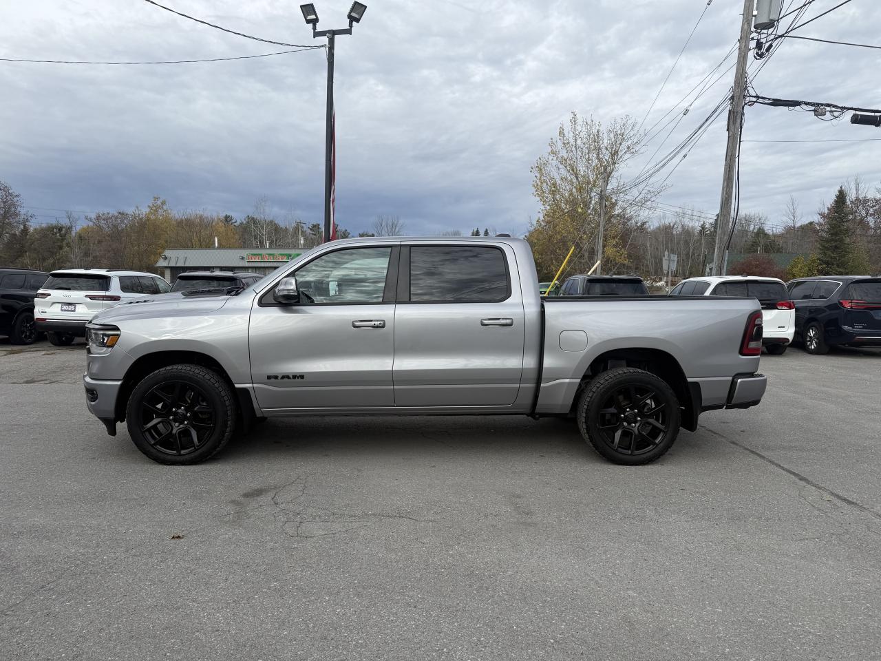 2020 RAM 1500 SPORT CREW 4X4 - HEMI - PANORAMIC SUNROOF Photo