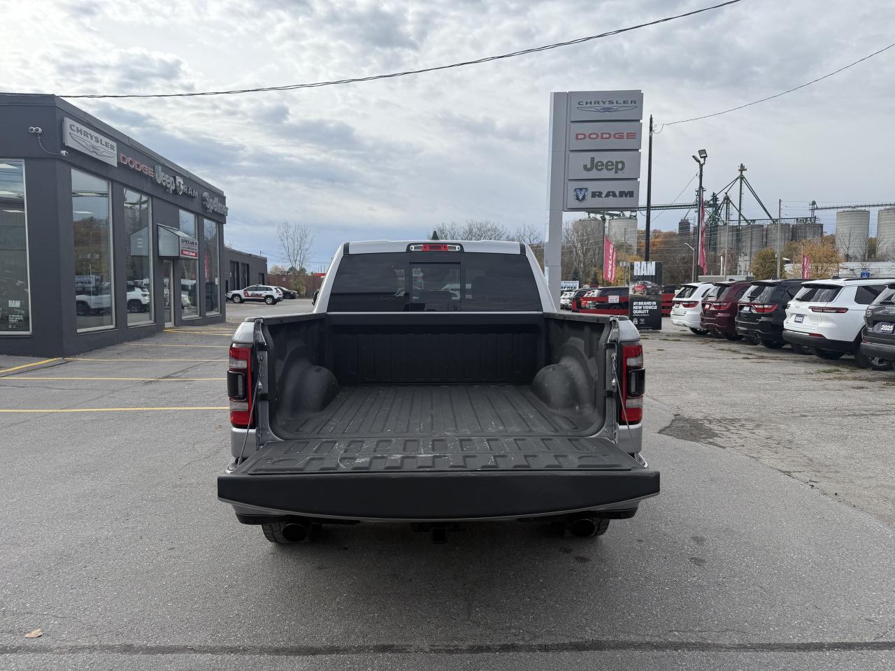 2020 RAM 1500 SPORT CREW 4X4 - HEMI - PANORAMIC SUNROOF Photo4