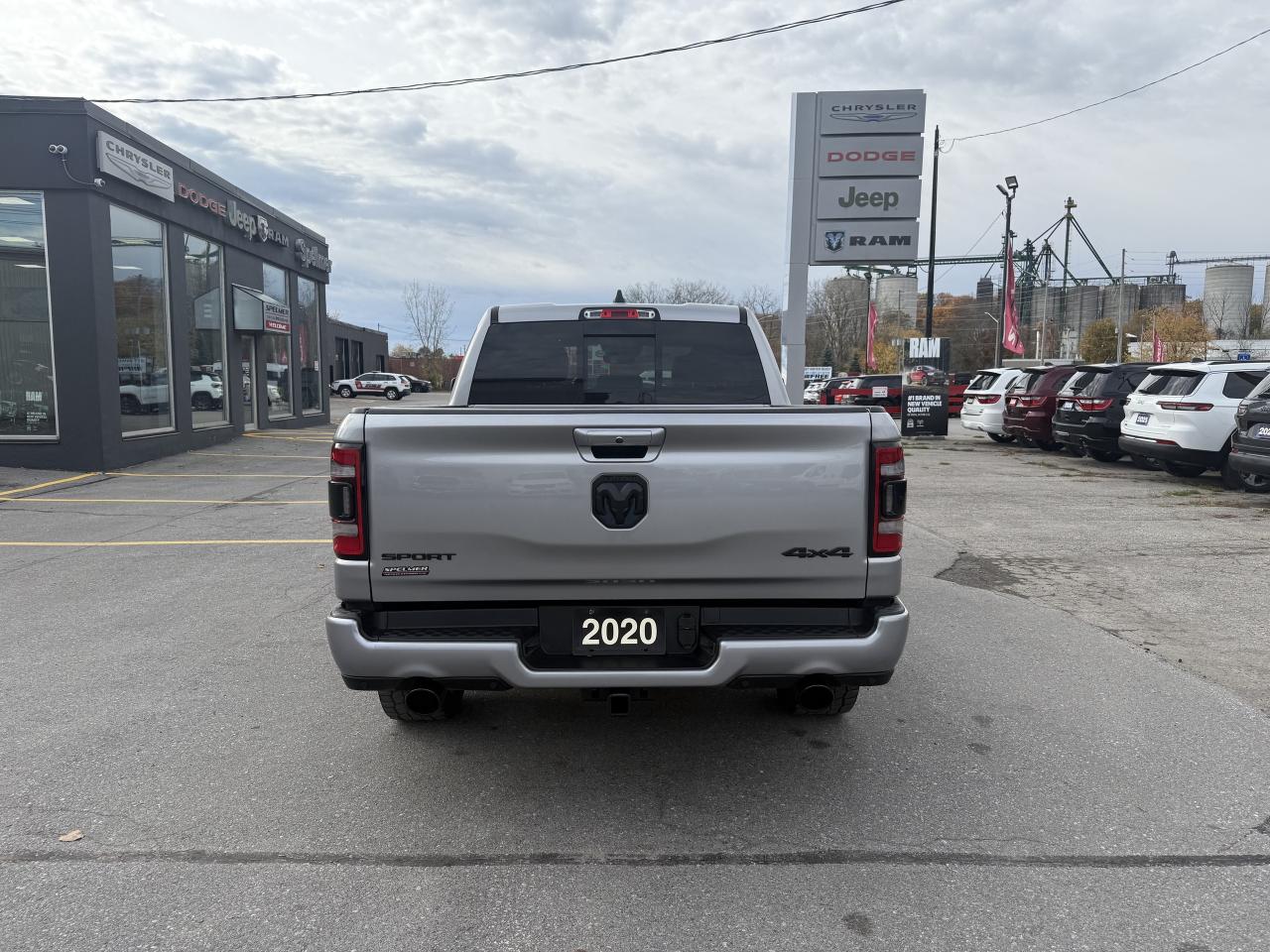 2020 RAM 1500 SPORT CREW 4X4 - HEMI - PANORAMIC SUNROOF Photo3