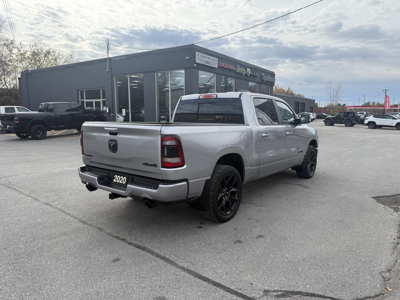 2020 RAM 1500 SPORT CREW 4X4 - HEMI - PANORAMIC SUNROOF Photo