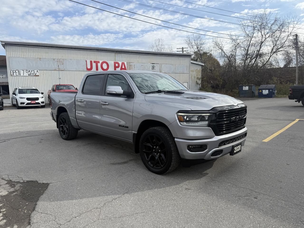 2020 RAM 1500 SPORT CREW 4X4 - HEMI - PANORAMIC SUNROOF Photo