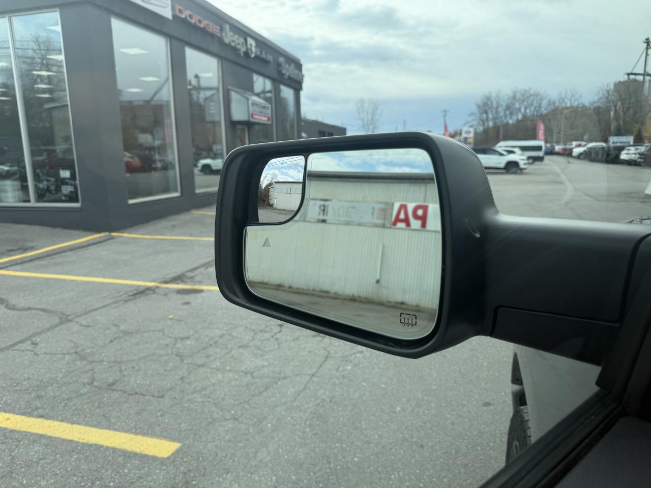 2020 RAM 1500 SPORT CREW 4X4 - HEMI - PANORAMIC SUNROOF Photo