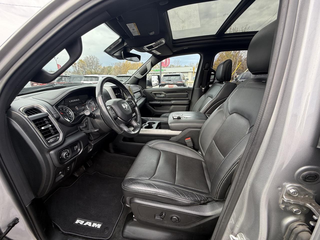 2020 RAM 1500 SPORT CREW 4X4 - HEMI - PANORAMIC SUNROOF Photo