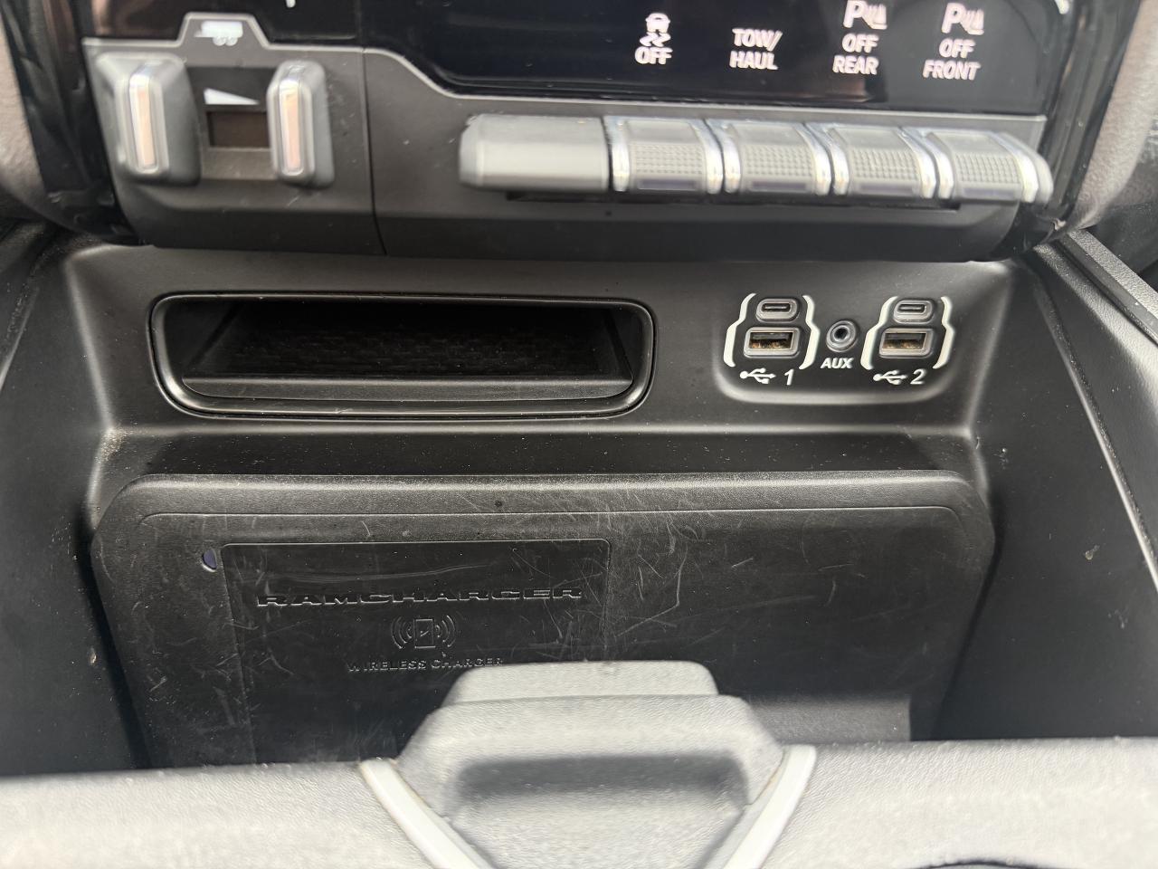 2020 RAM 1500 SPORT CREW 4X4 - HEMI - PANORAMIC SUNROOF Photo