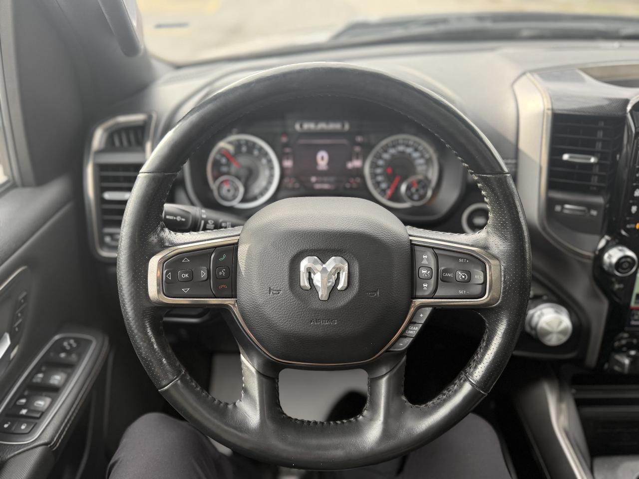 2020 RAM 1500 SPORT CREW 4X4 - HEMI - PANORAMIC SUNROOF Photo