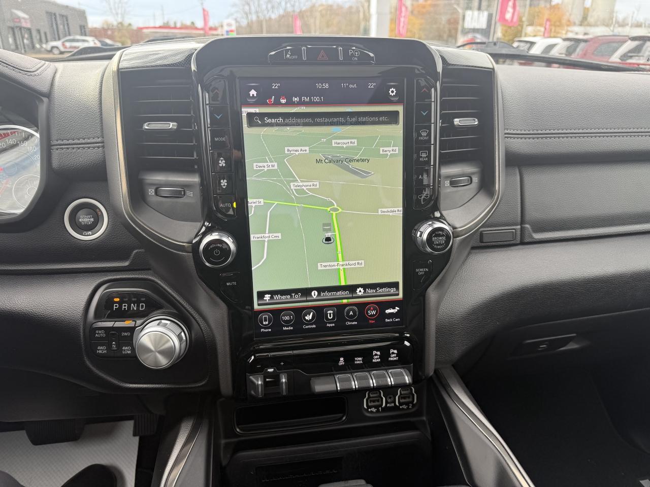 2020 RAM 1500 SPORT CREW 4X4 - HEMI - PANORAMIC SUNROOF Photo