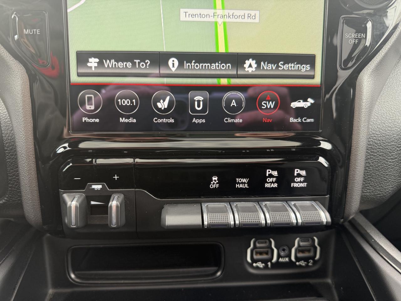 2020 RAM 1500 SPORT CREW 4X4 - HEMI - PANORAMIC SUNROOF Photo