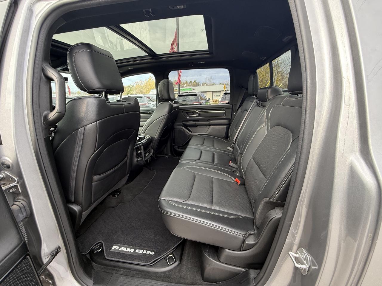 2020 RAM 1500 SPORT CREW 4X4 - HEMI - PANORAMIC SUNROOF Photo