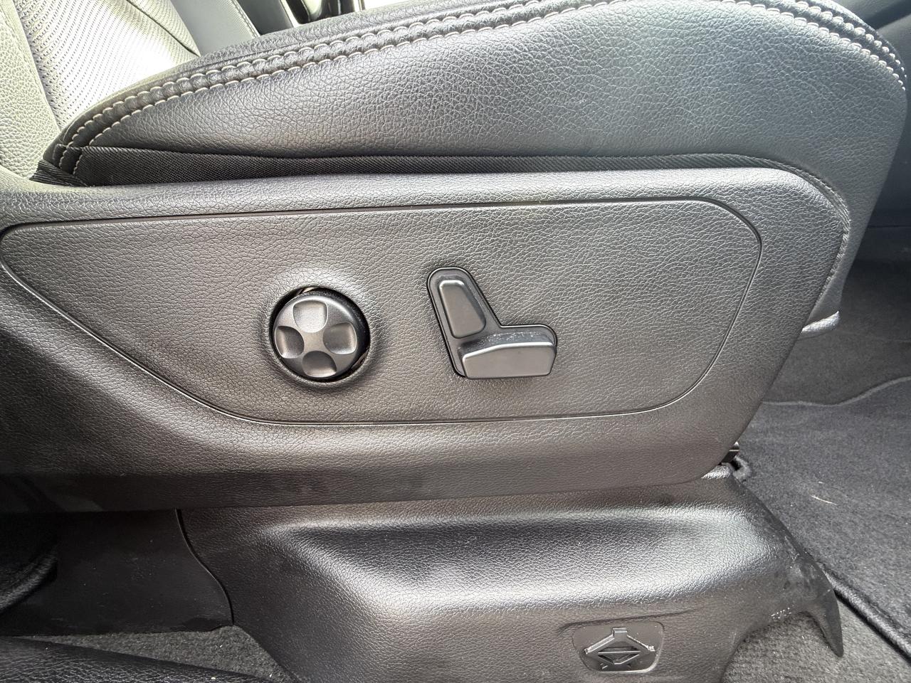 2020 RAM 1500 SPORT CREW 4X4 - HEMI - PANORAMIC SUNROOF Photo