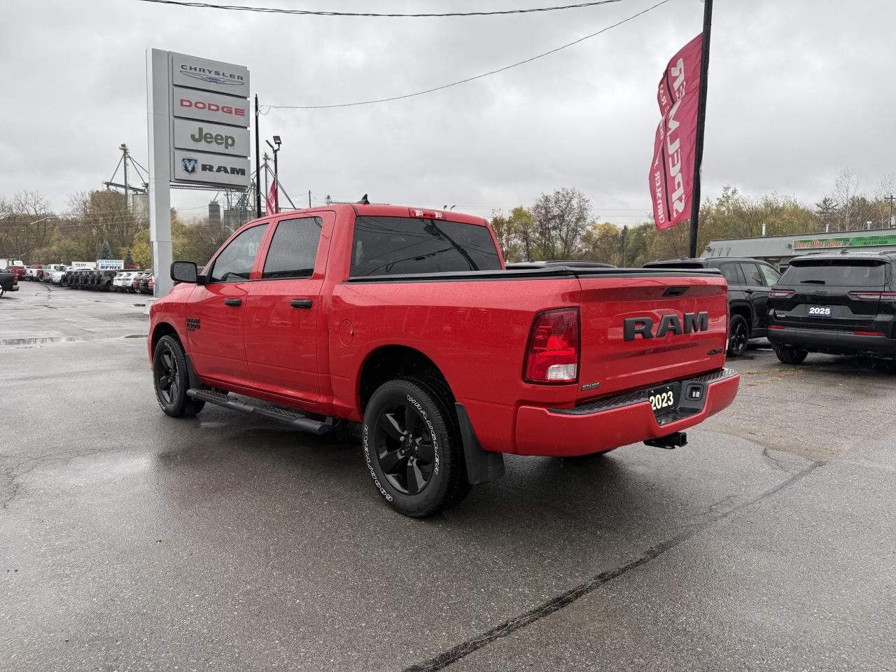 2023 RAM 1500 Classic Express 4x4 Crew Cab - Extended Warranty! Photo