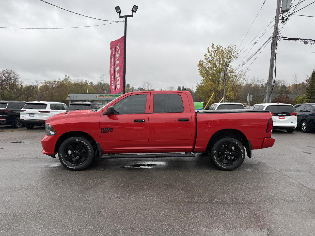 2023 RAM 1500 Classic Express 4x4 Crew Cab - Extended Warranty! Photo