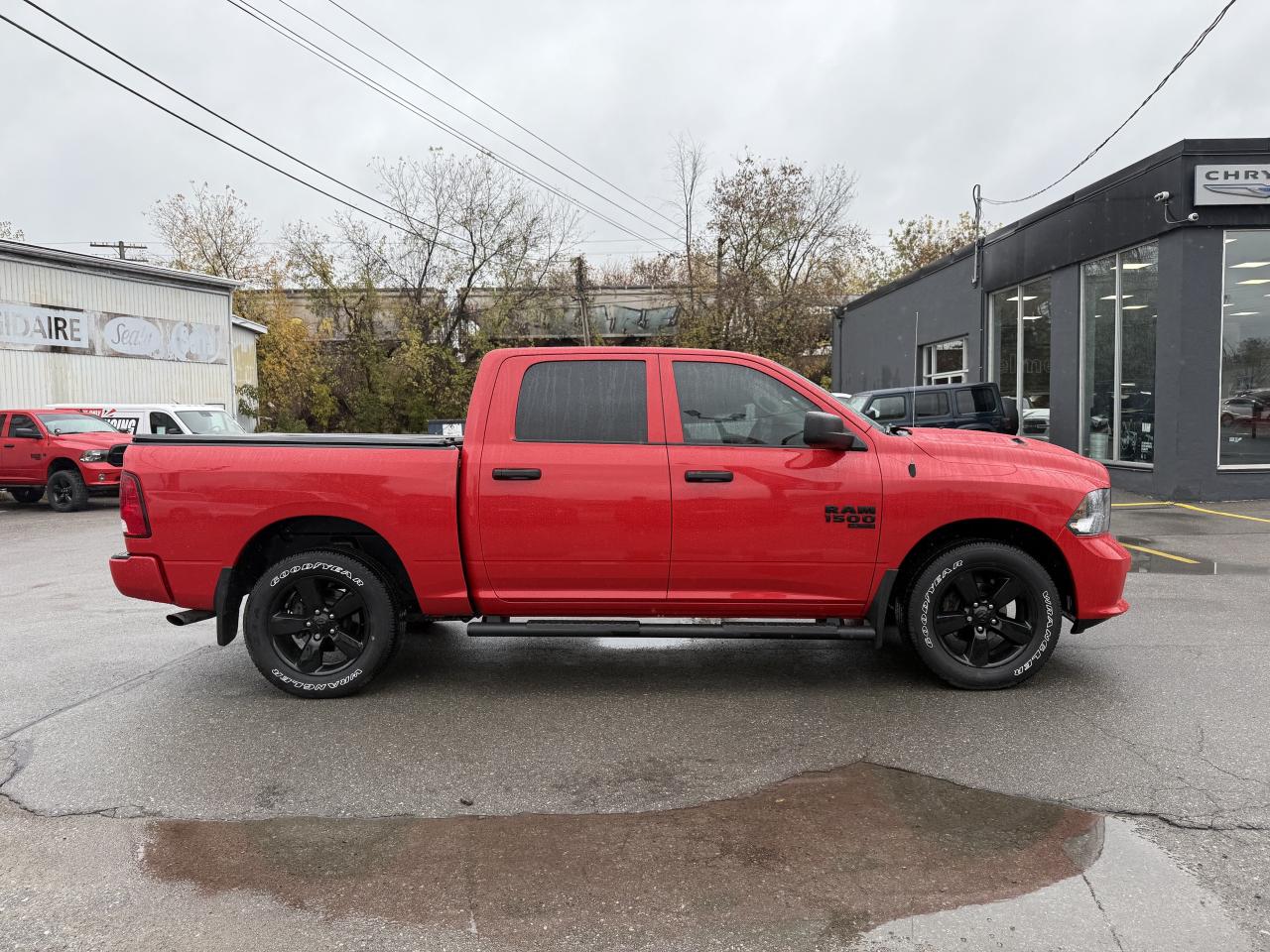 2023 RAM 1500 Classic Express 4x4 Crew Cab - Extended Warranty! Photo