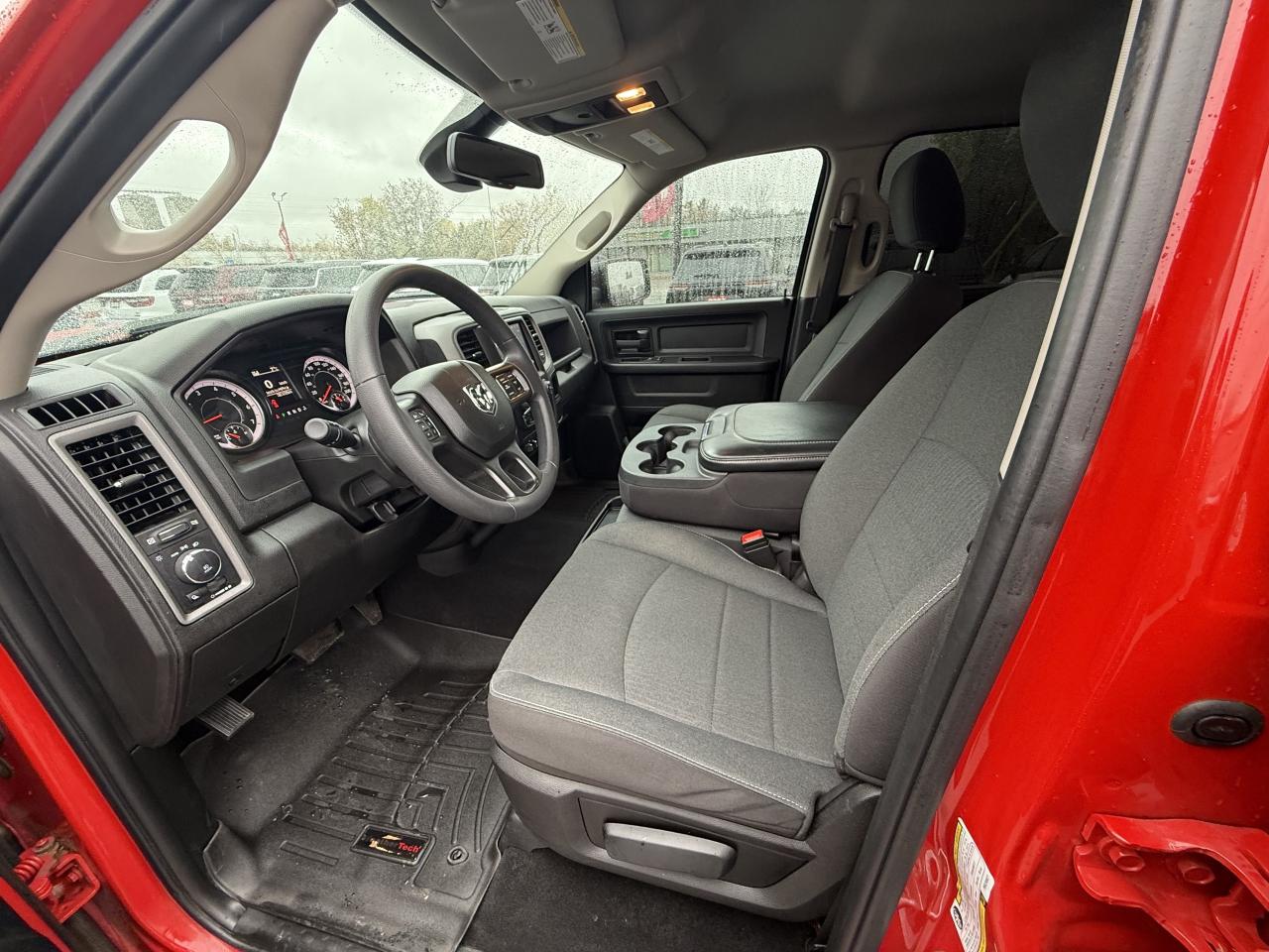 2023 RAM 1500 Classic Express 4x4 Crew Cab - Extended Warranty! Photo