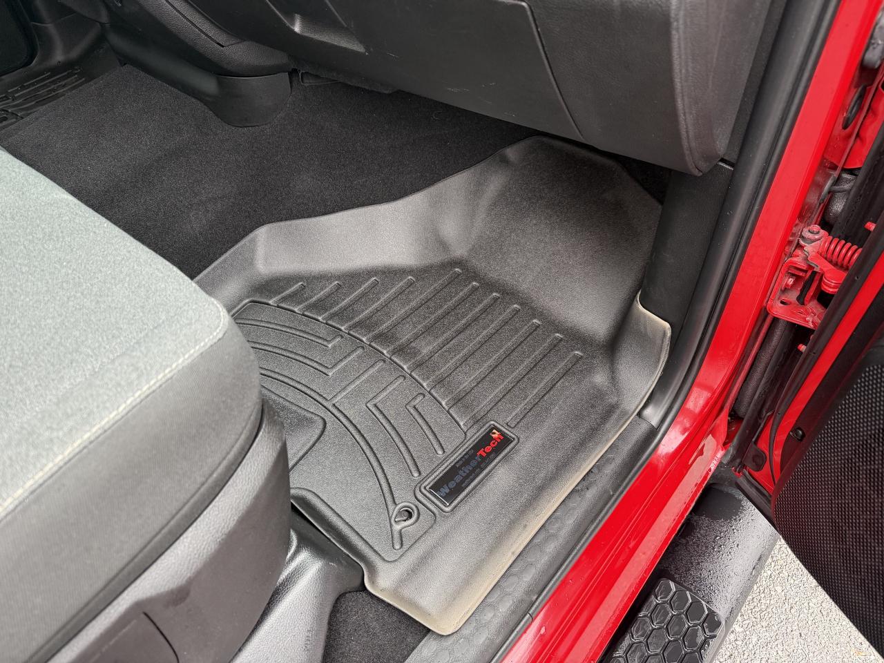 2023 RAM 1500 Classic Express 4x4 Crew Cab - Extended Warranty! Photo