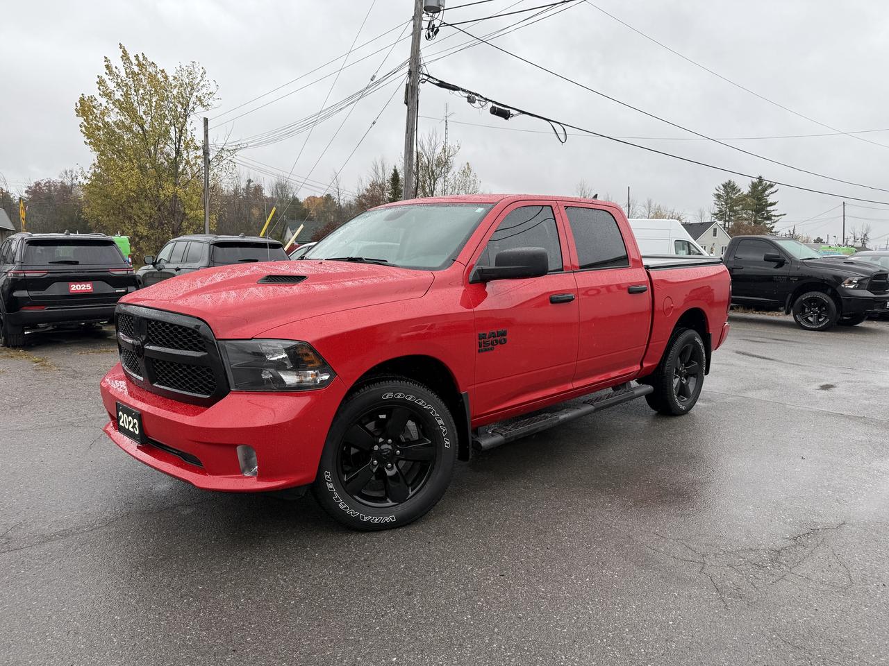 2023 RAM 1500 Classic Express 4x4 Crew Cab - Extended Warranty! Photo0
