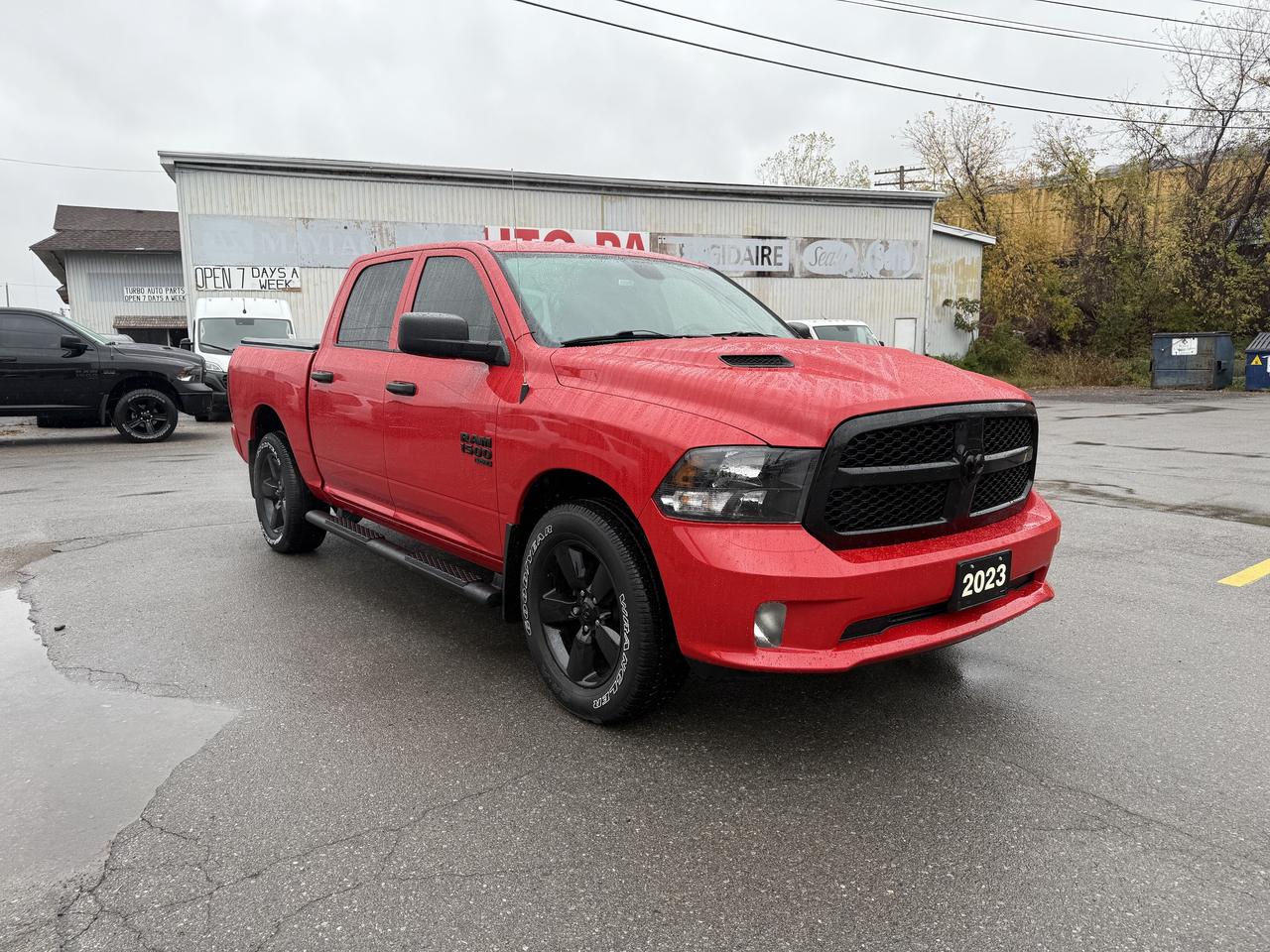 2023 RAM 1500 Classic Express 4x4 Crew Cab - Extended Warranty! Photo