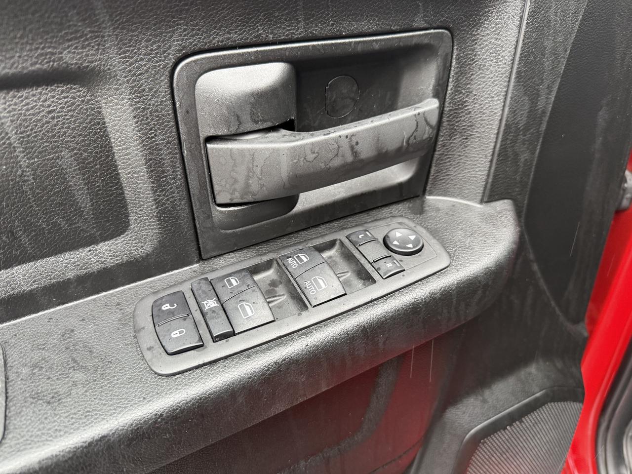 2023 RAM 1500 Classic Express 4x4 Crew Cab - Extended Warranty! Photo