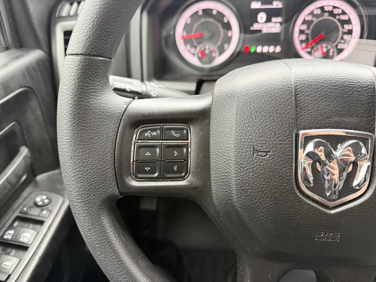 2023 RAM 1500 Classic Express 4x4 Crew Cab - Extended Warranty! Photo