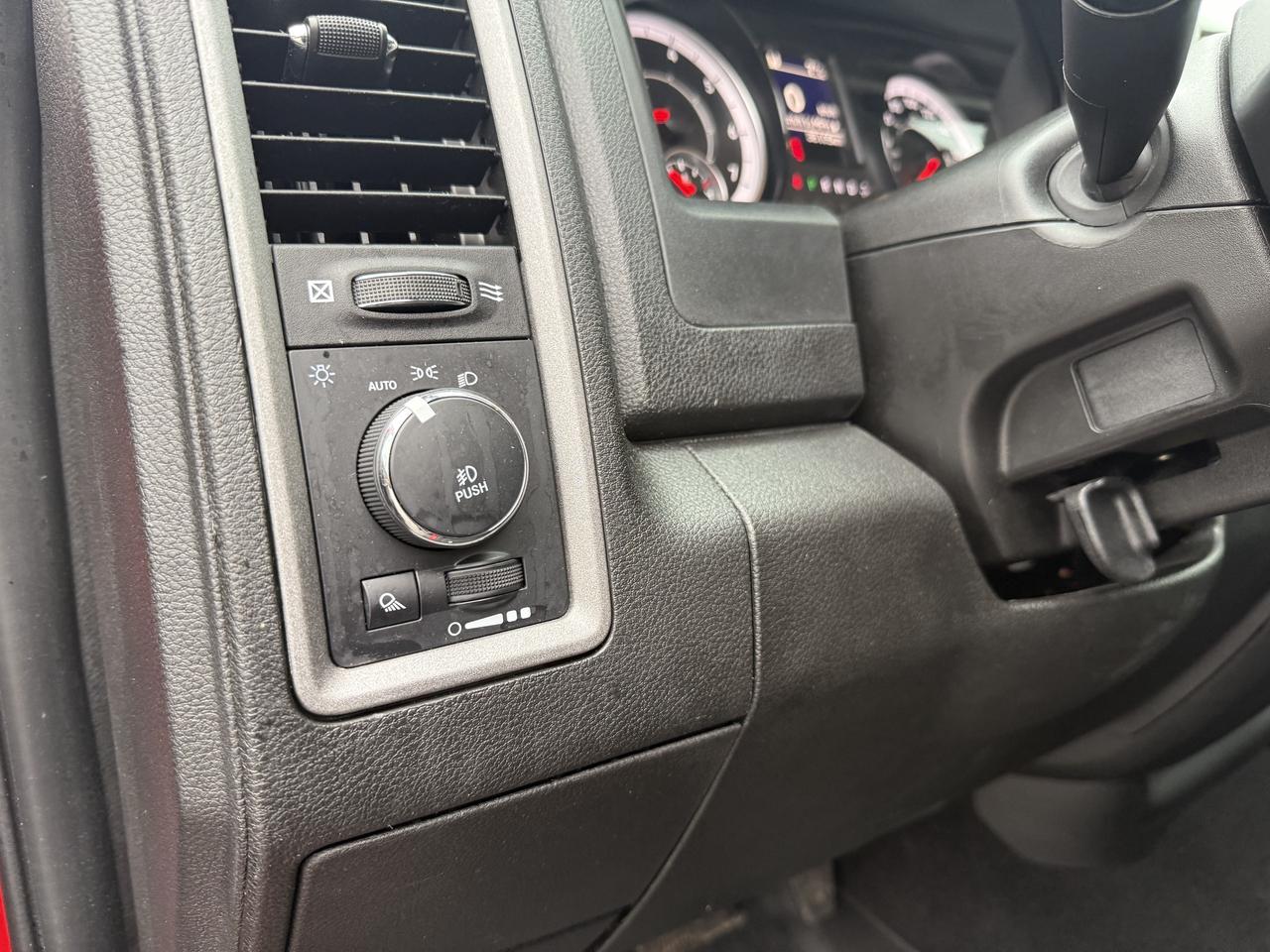 2023 RAM 1500 Classic Express 4x4 Crew Cab - Extended Warranty! Photo