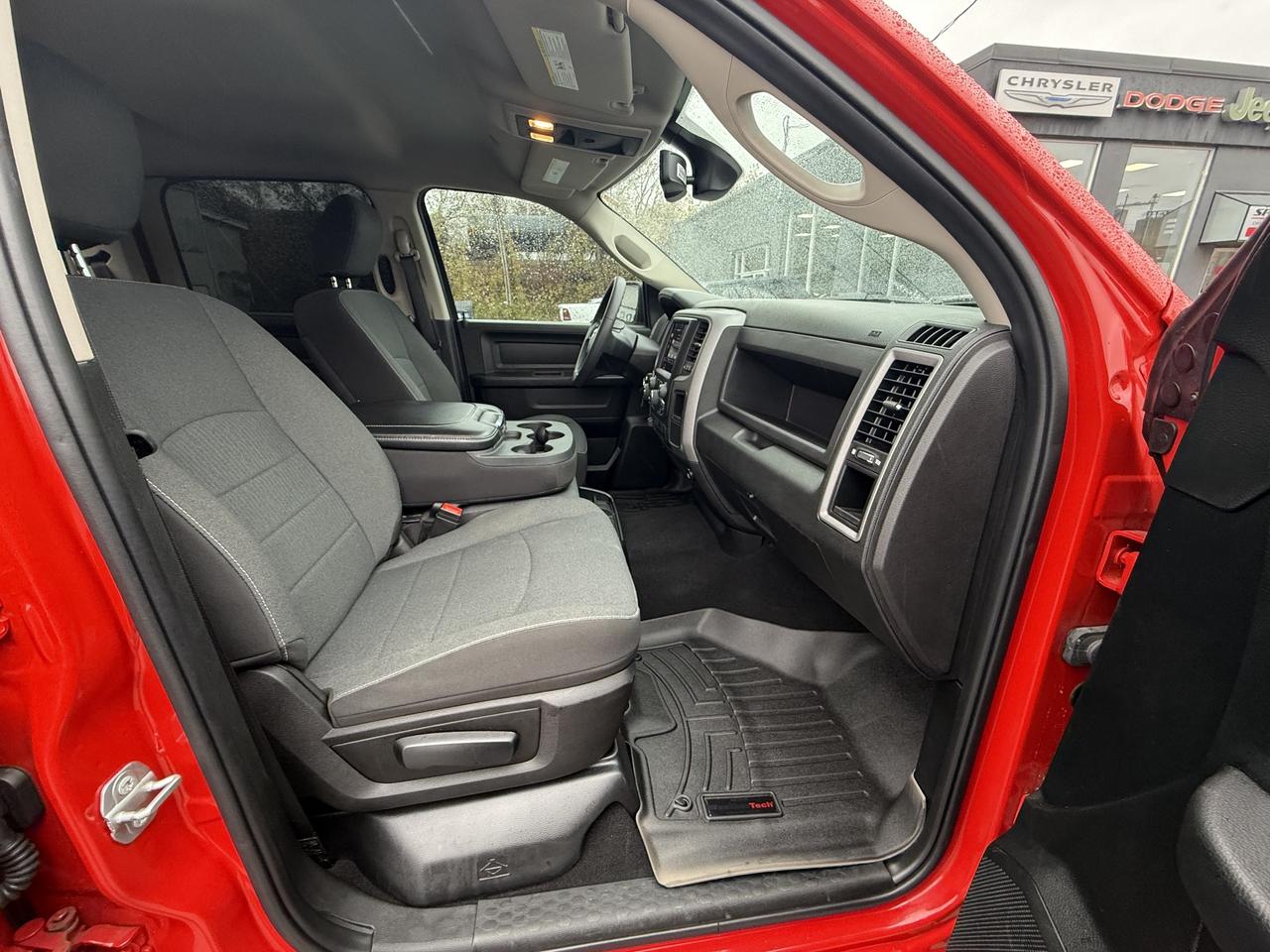 2023 RAM 1500 Classic Express 4x4 Crew Cab - Extended Warranty! Photo