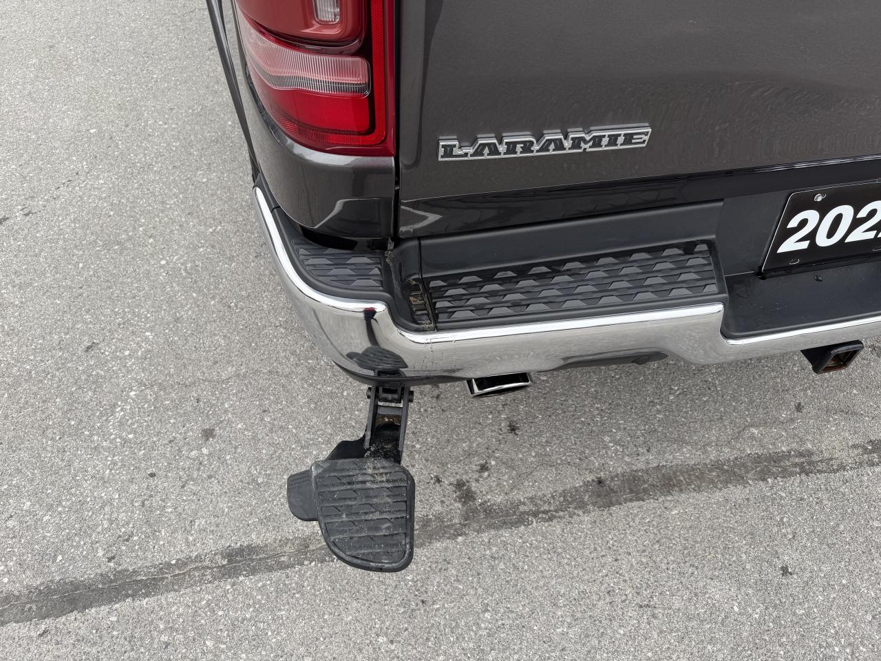 2022 RAM 1500 Laramie 4x4 Crew Cab - Extended Warranty! Photo4
