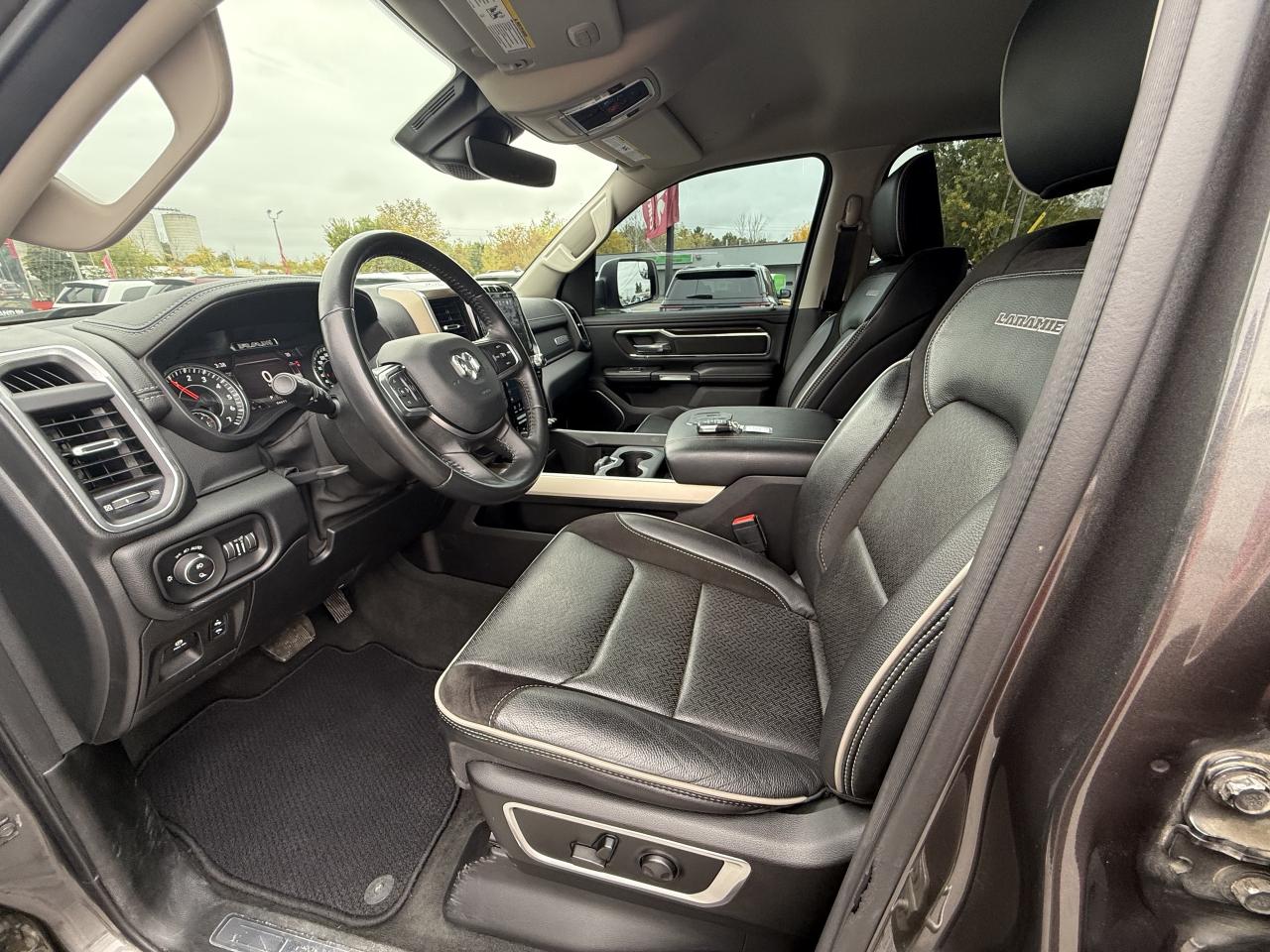 2022 RAM 1500 Laramie 4x4 Crew Cab - Extended Warranty! Photo