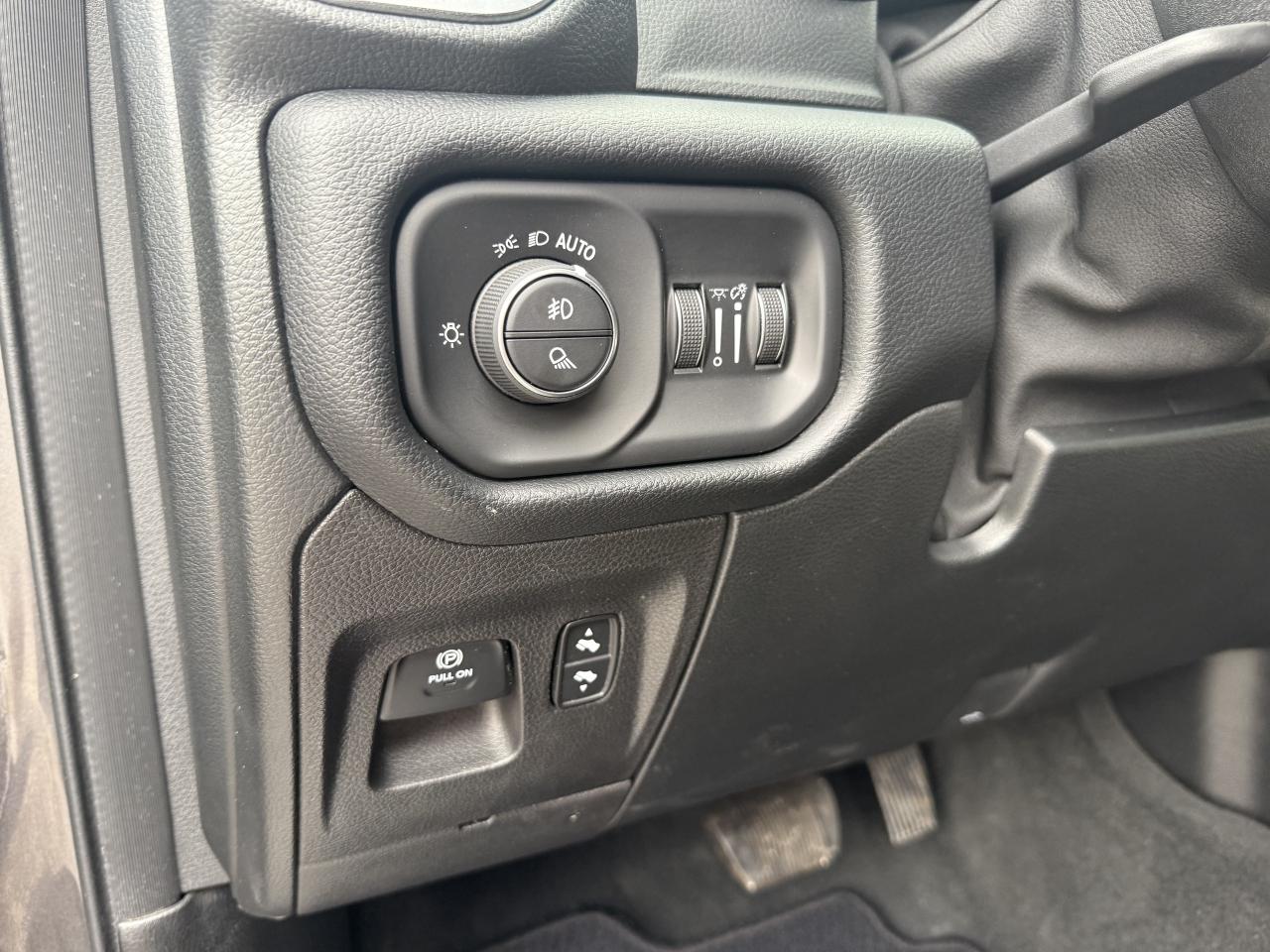 2022 RAM 1500 Laramie 4x4 Crew Cab - Extended Warranty! Photo