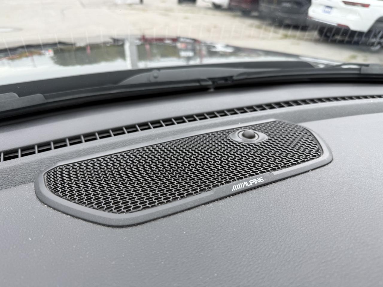 2022 RAM 1500 Laramie 4x4 Crew Cab - Extended Warranty! Photo