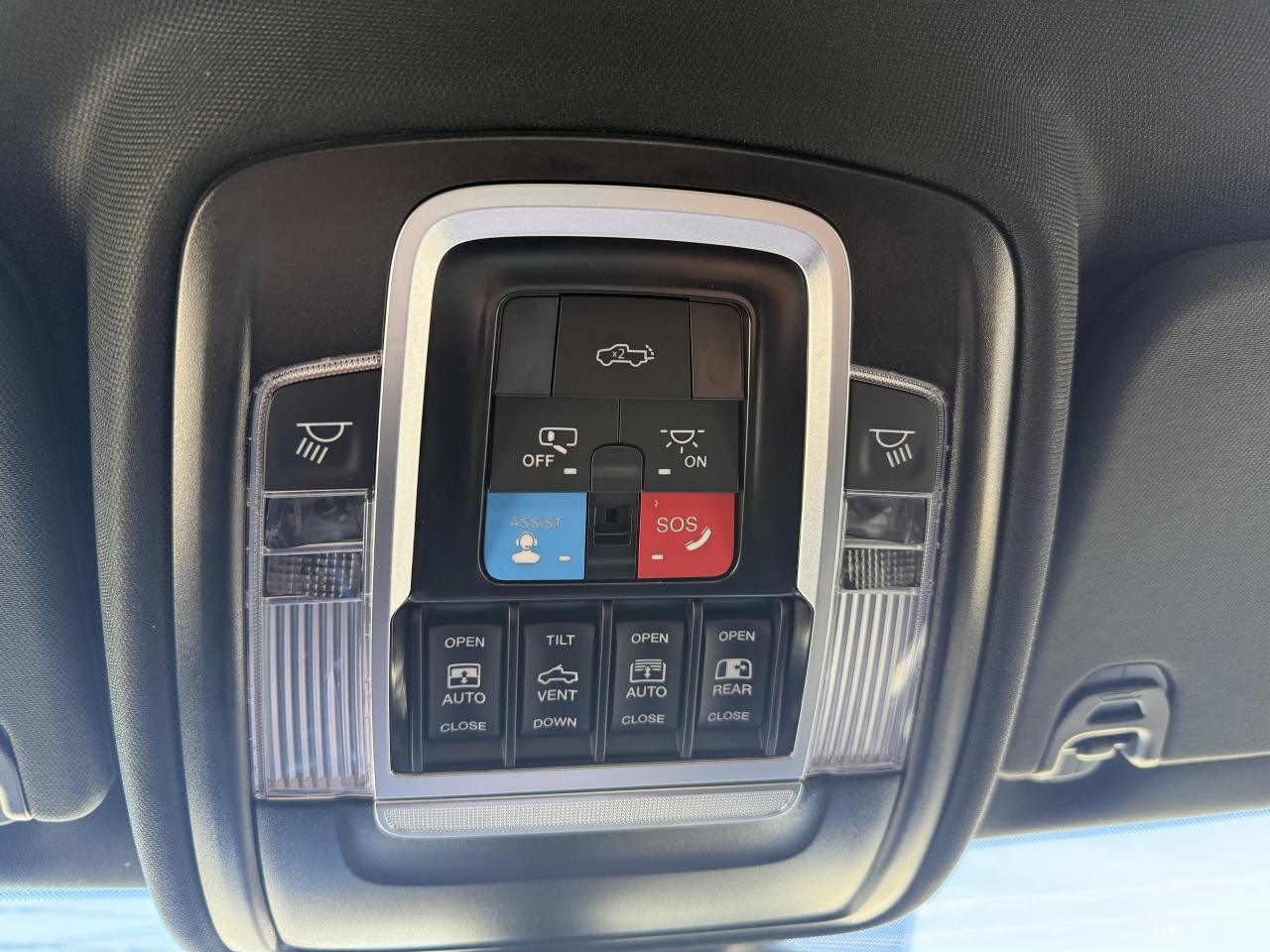 2025 RAM 1500 SPORT CREW GT- TOW GROUP- AIR RIDE-FLOOR SHIFT Photo