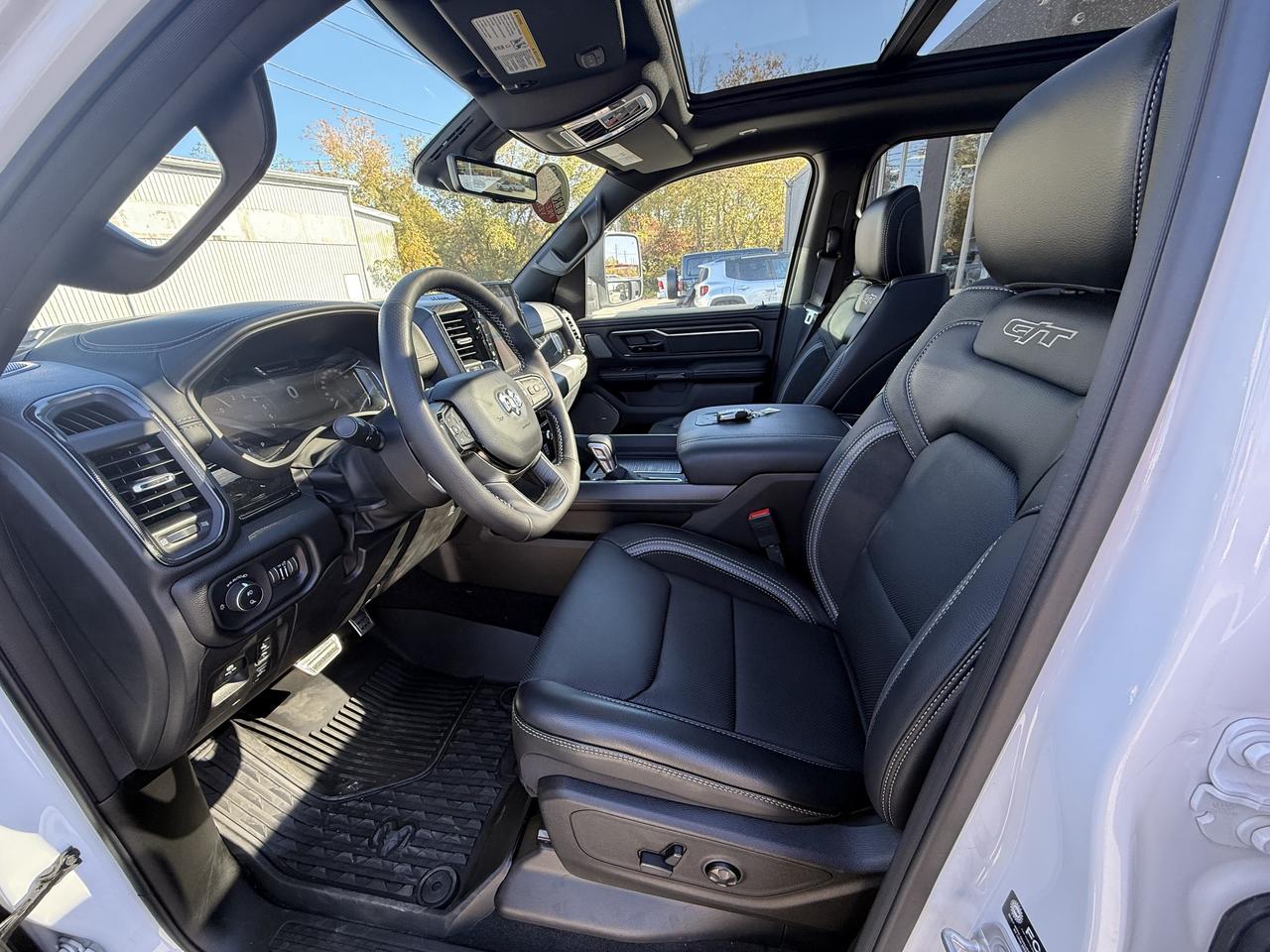 2025 RAM 1500 SPORT CREW GT- TOW GROUP- AIR RIDE-FLOOR SHIFT Photo