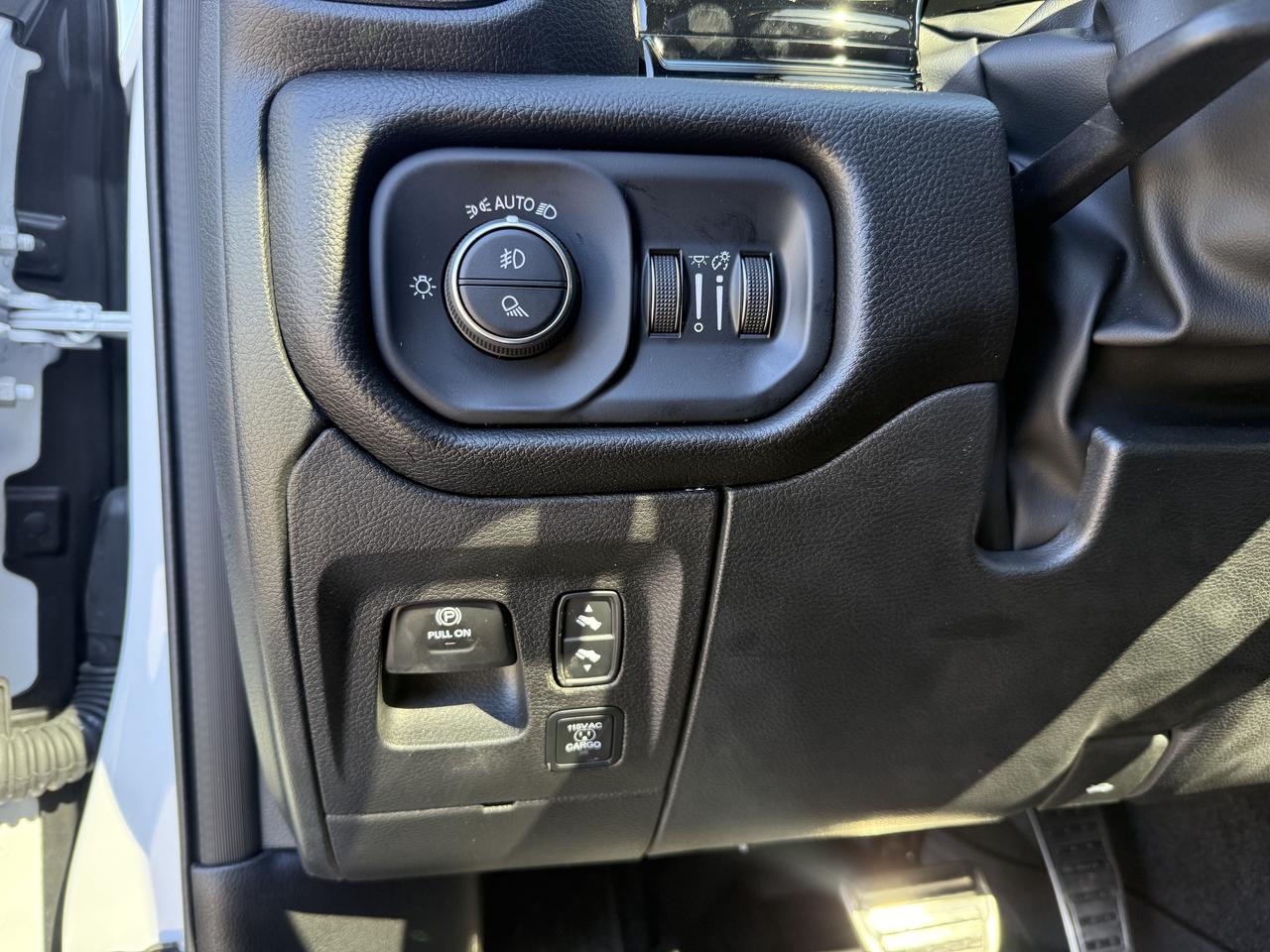 2025 RAM 1500 SPORT CREW GT- TOW GROUP- AIR RIDE-FLOOR SHIFT Photo