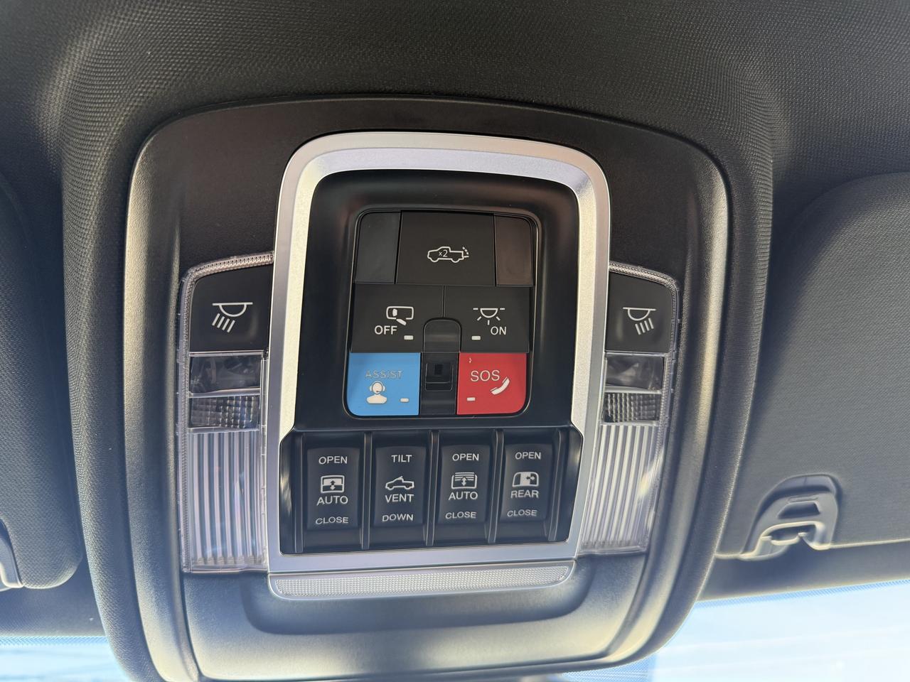 2025 RAM 1500 SPORT CREW GT- TOW GROUP- AIR RIDE-FLOOR SHIFT Photo