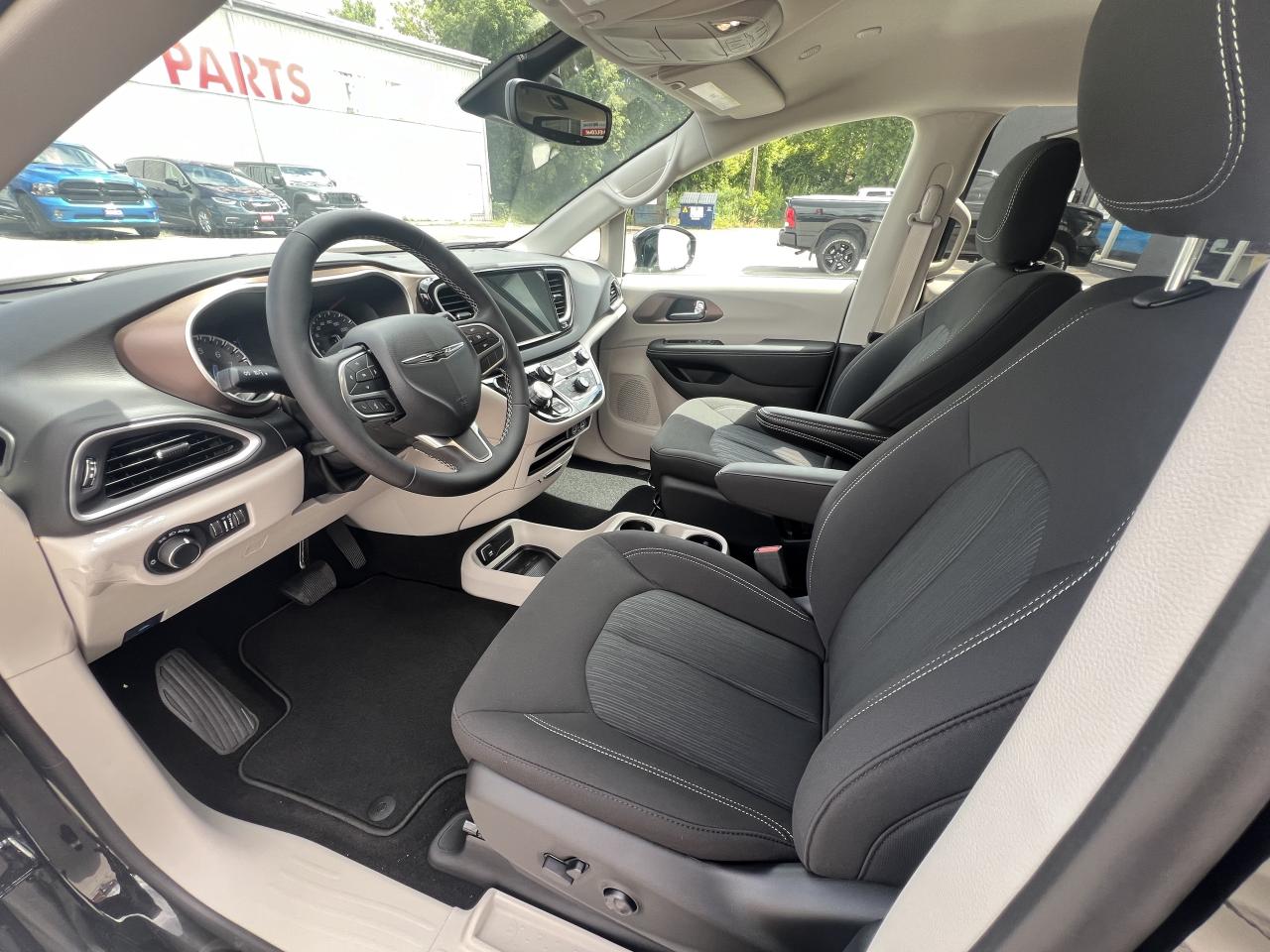 2024 Chrysler Grand Caravan SXT - Safety Tec Group - Navigation Photo