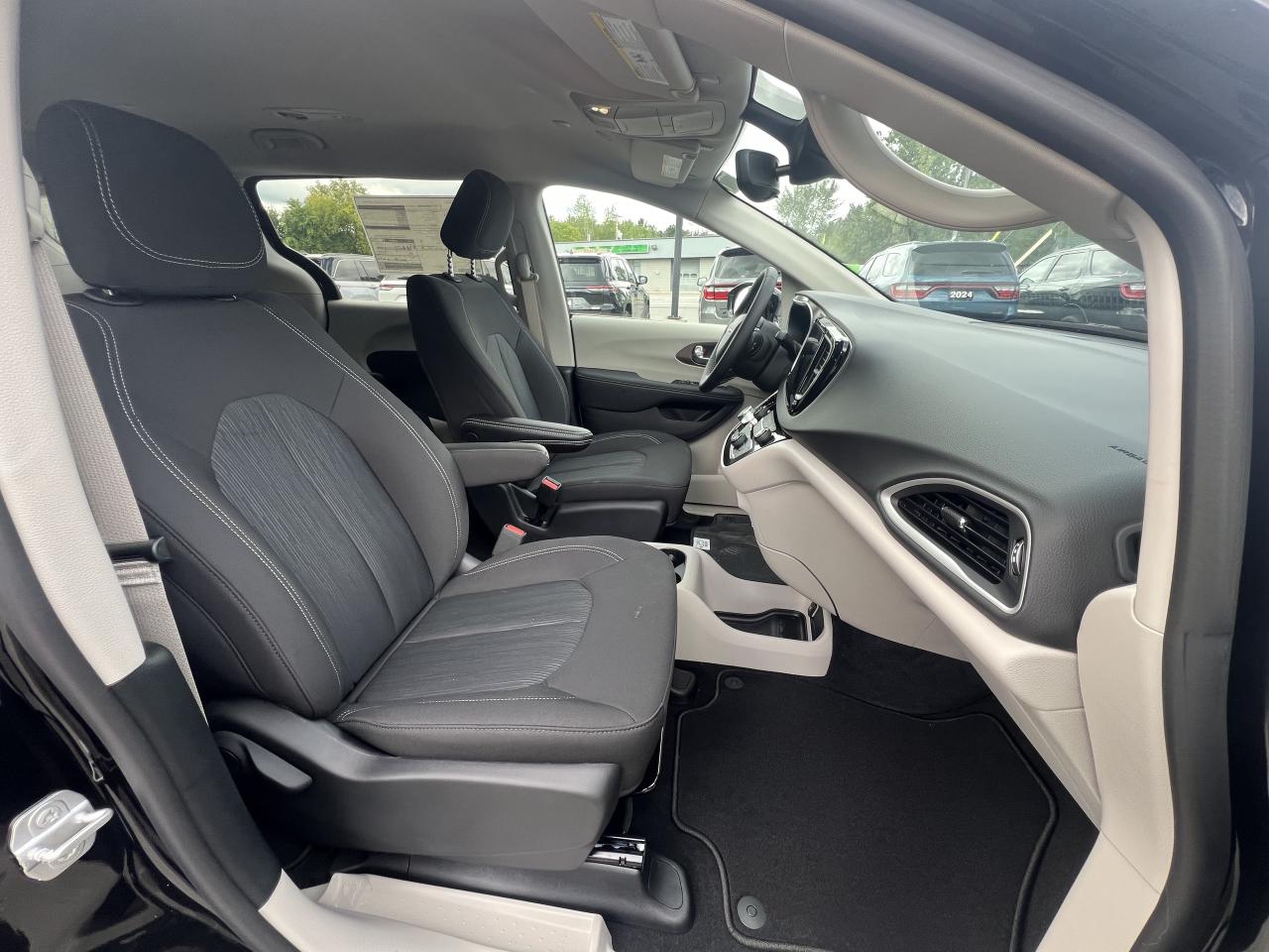 2024 Chrysler Grand Caravan SXT - Safety Tec Group - Navigation Photo