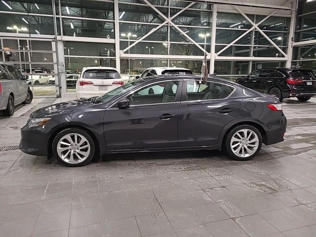 2016 Acura ILX 4dr Sdn Premium Pkg (Clean and Well Maintained!!) Photo