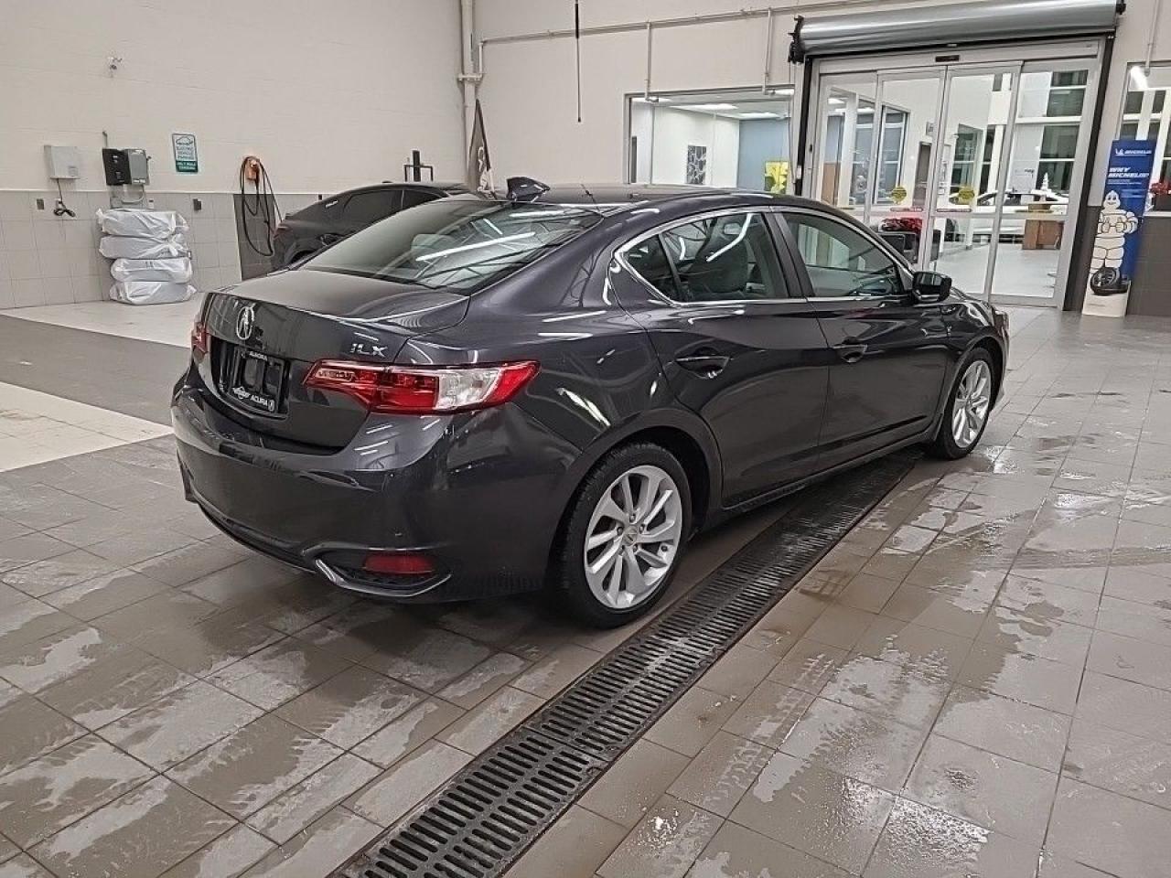 2016 Acura ILX 4dr Sdn Premium Pkg (Clean and Well Maintained!!) Photo