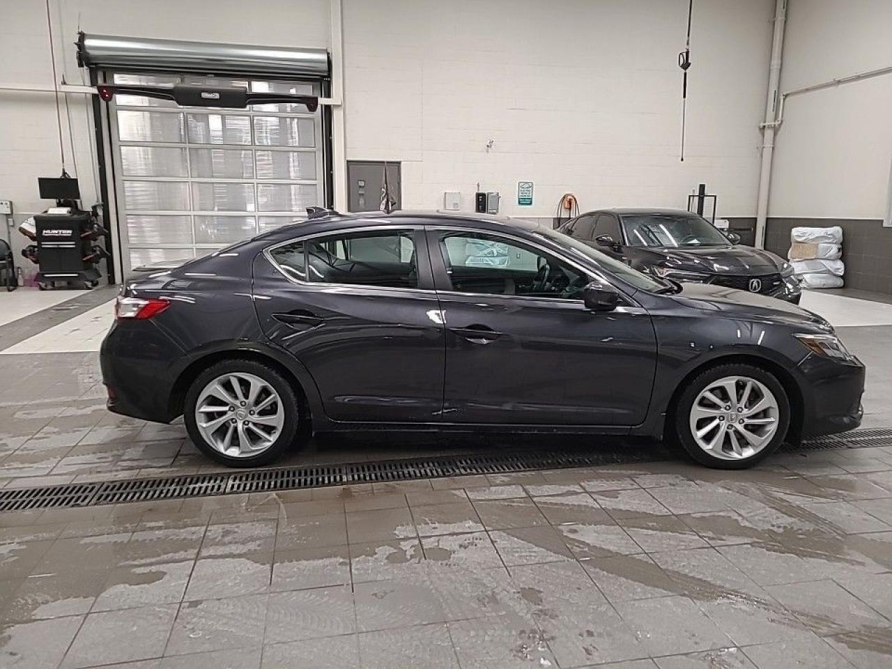 2016 Acura ILX 4dr Sdn Premium Pkg (Clean and Well Maintained!!) Photo