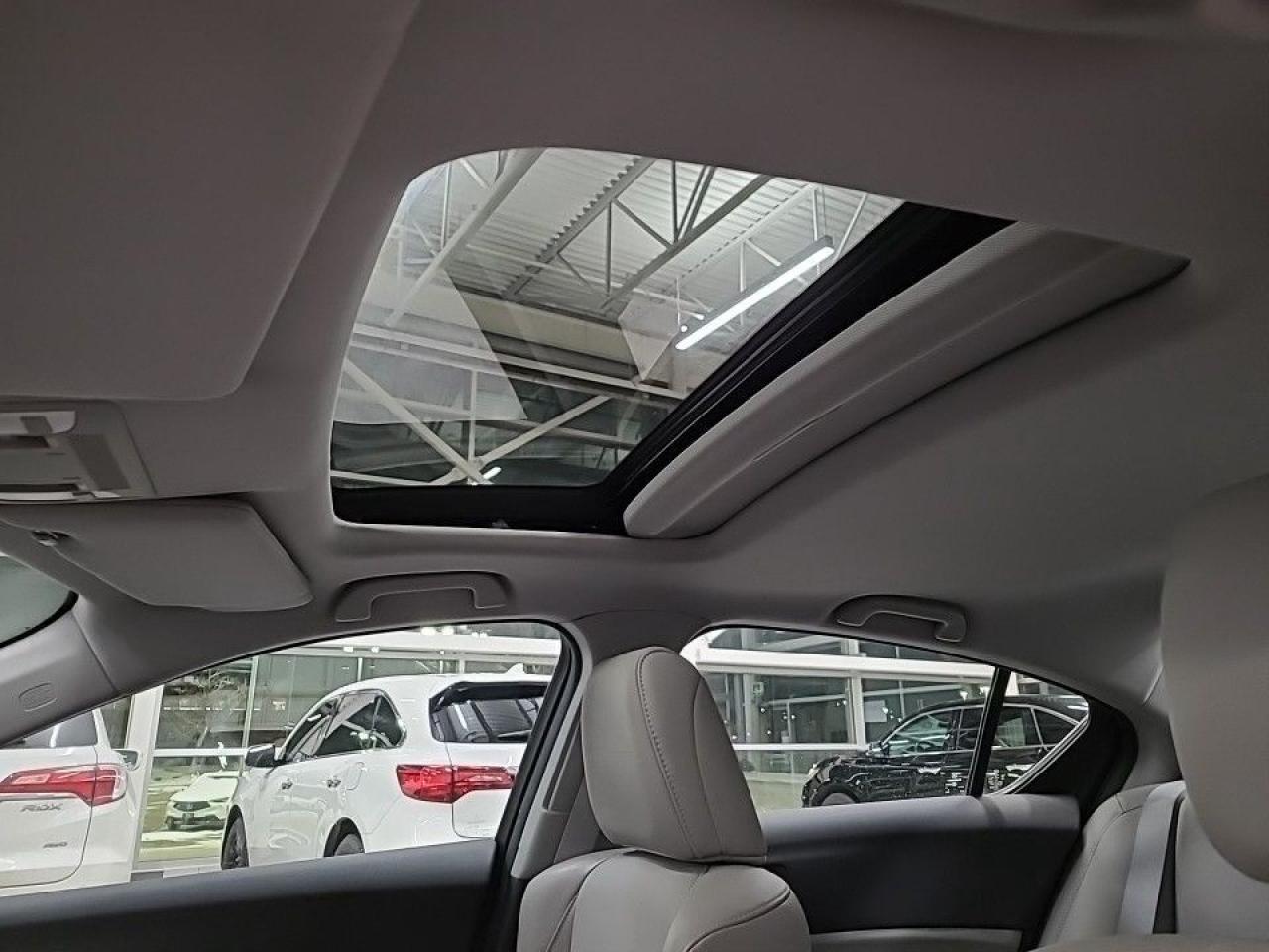 2016 Acura ILX 4dr Sdn Premium Pkg (Clean and Well Maintained!!) Photo