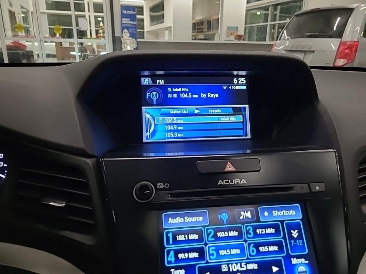 2016 Acura ILX 4dr Sdn Premium Pkg (Clean and Well Maintained!!) Photo