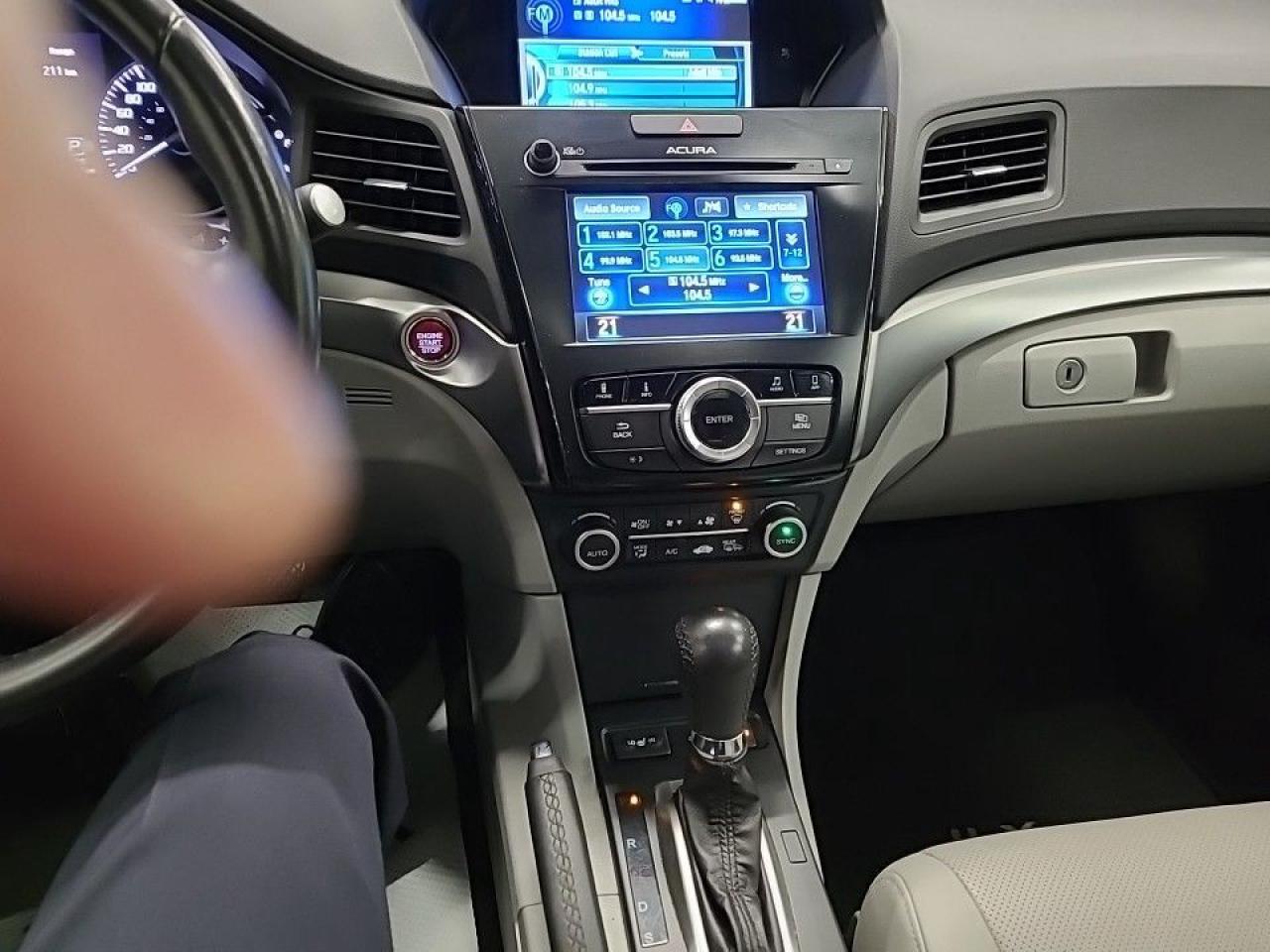 2016 Acura ILX 4dr Sdn Premium Pkg (Clean and Well Maintained!!) Photo