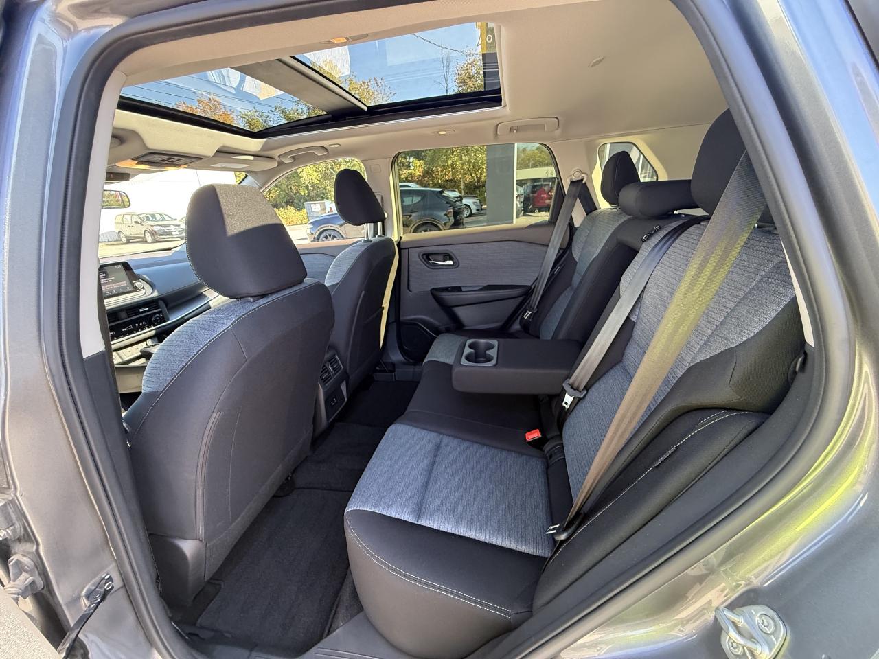 2023 Nissan Rogue AWD SV Moonroof - Heated seats - Remote Start Photo