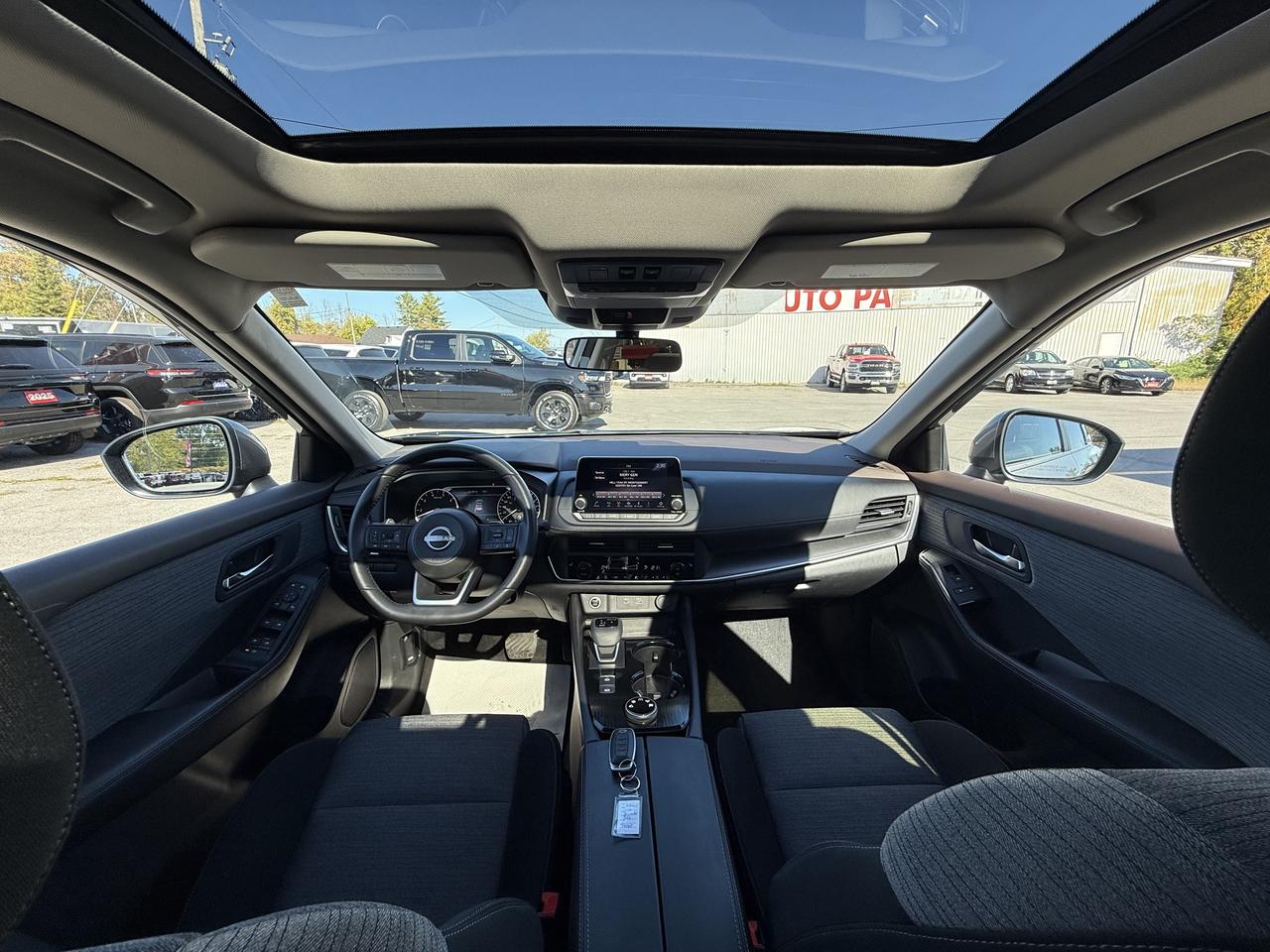 2023 Nissan Rogue AWD SV Moonroof - Heated seats - Remote Start Photo