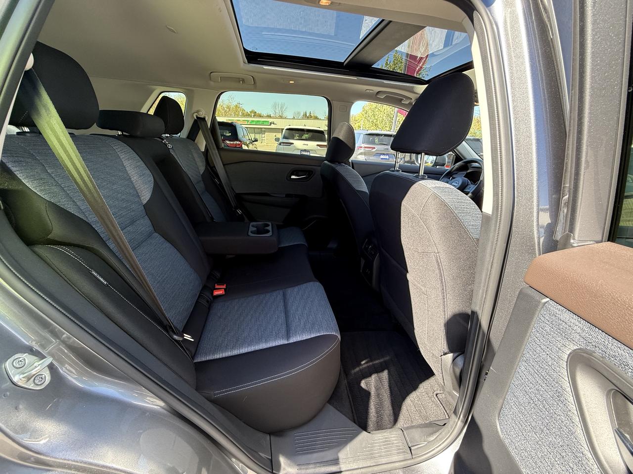 2023 Nissan Rogue AWD SV Moonroof - Heated seats - Remote Start Photo