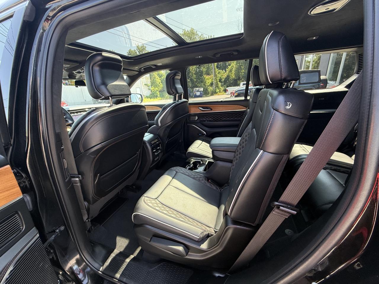 2023 Jeep Grand Cherokee SUMMIT RESERVE - LAST YEAR FOR THE HEMI !!!! Photo