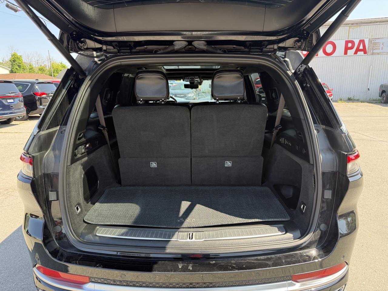 2023 Jeep Grand Cherokee SUMMIT RESERVE - LAST YEAR FOR THE HEMI !!!! Photo