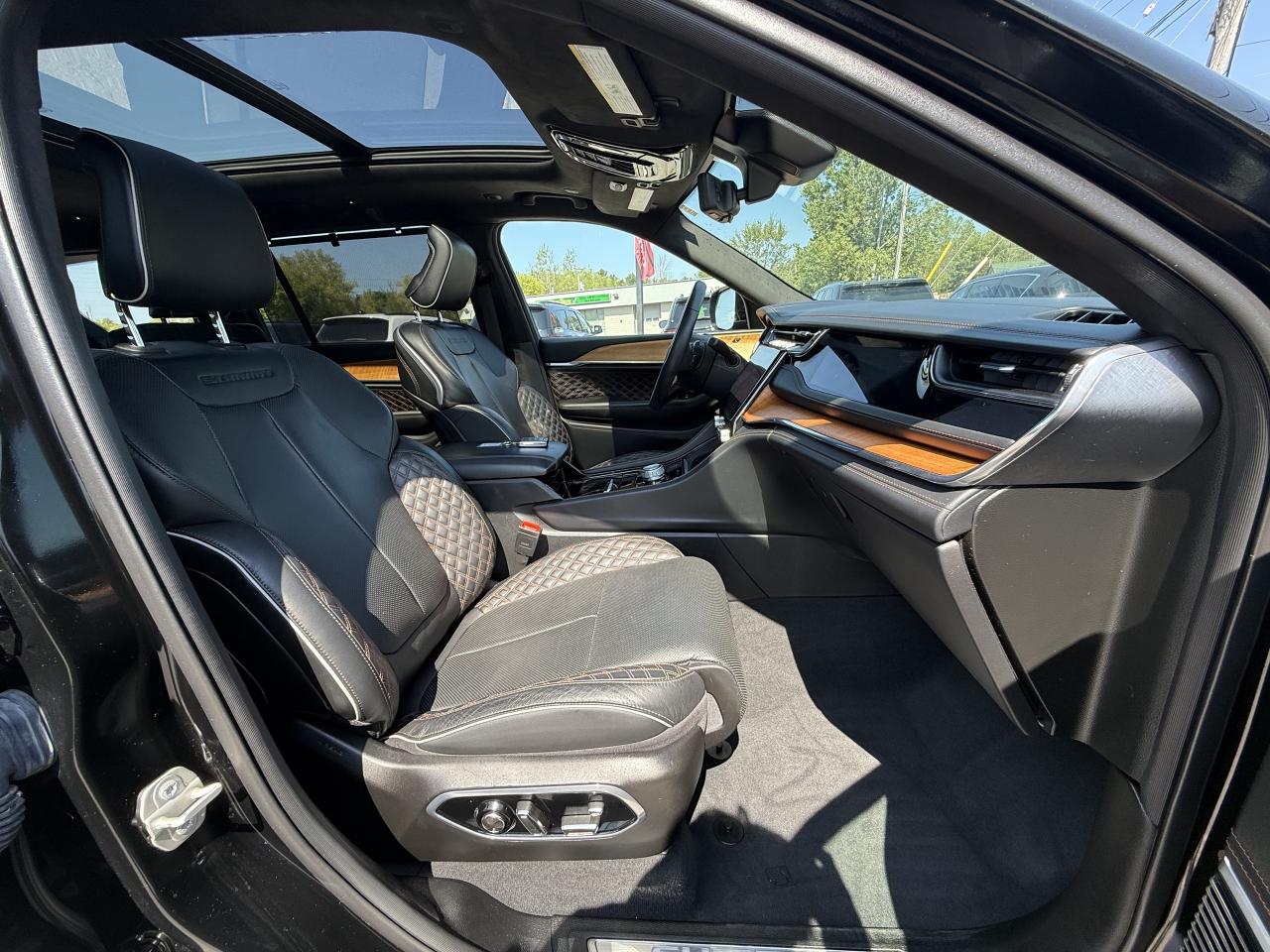 2023 Jeep Grand Cherokee SUMMIT RESERVE - LAST YEAR FOR THE HEMI !!!! Photo